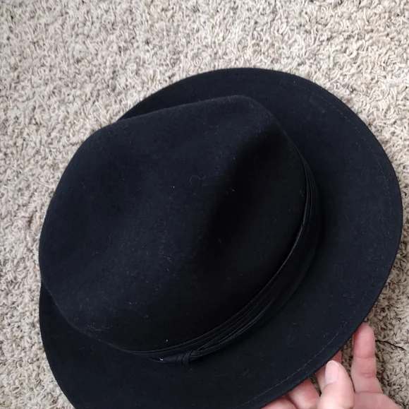 Suede Black Hat - Picture 4 of 7